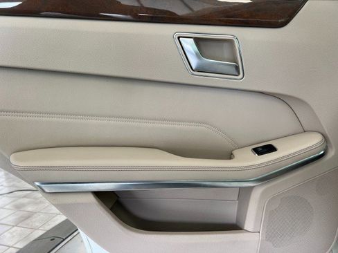 Used 2014 Mercedes-Benz E 350 4MATIC Sedan image 38