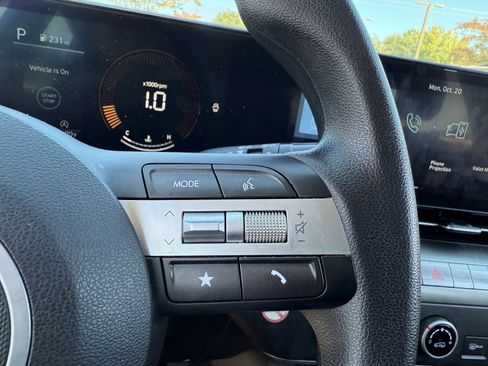 Used 2024 Hyundai Kona SE image 19