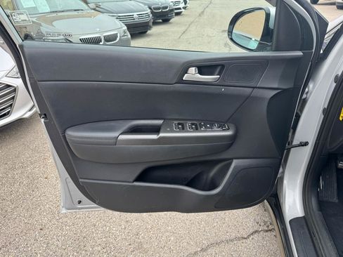 Used 2021 Kia Sportage S image 11