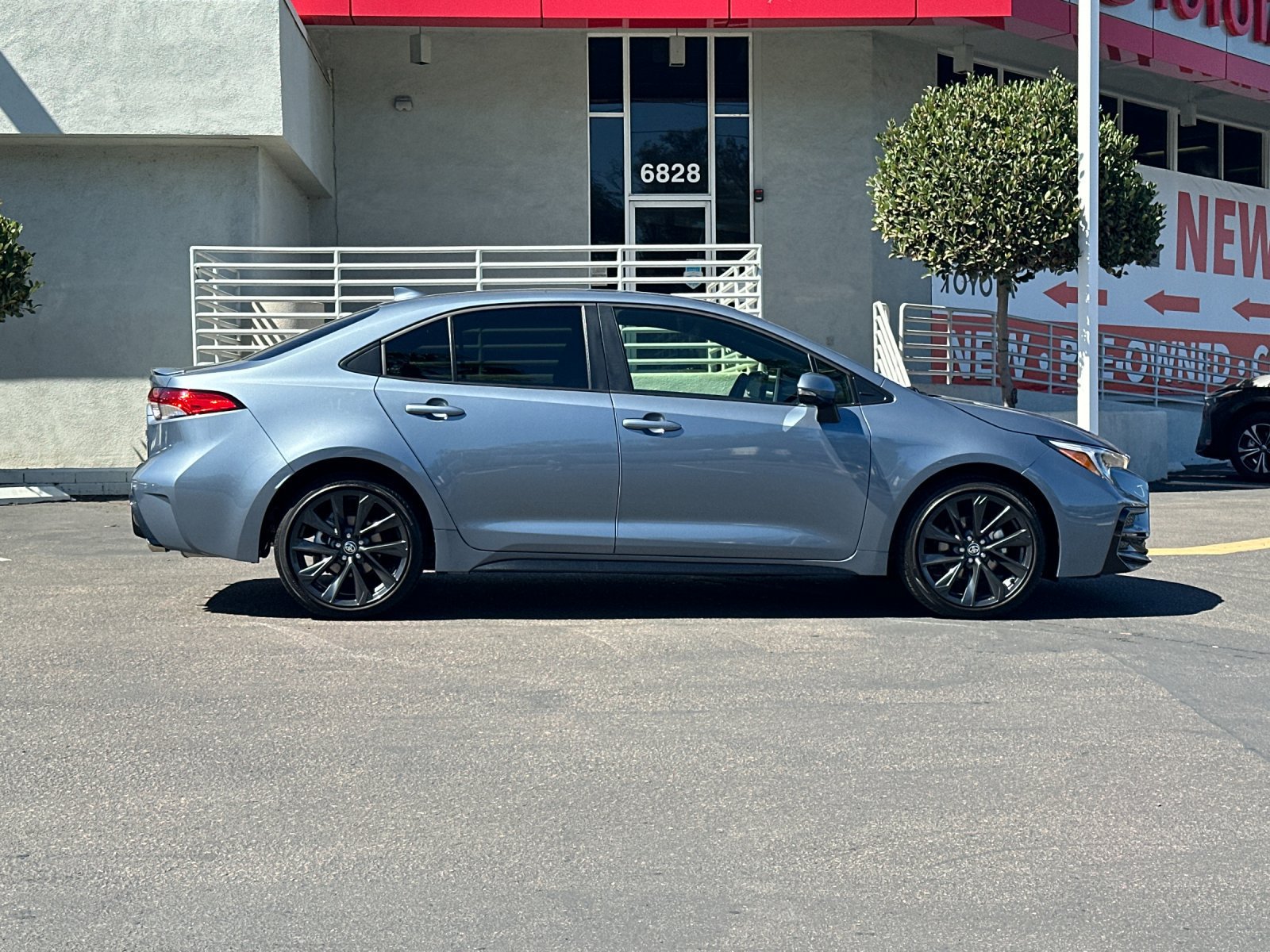 Used 2026 Toyota Corolla SE w/ SE Premium Package FWD image 6