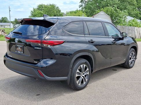 Used 2023 Toyota Highlander XLE AWD/4WD image 25