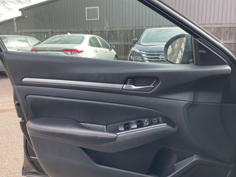 Used 2025 Nissan Altima 2.5 SR image 18