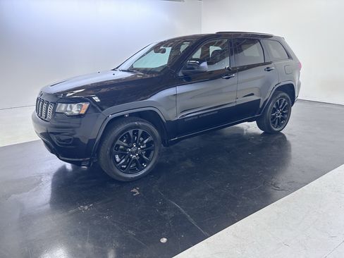 Used 2020 Jeep Grand Cherokee Altitude AWD/4WD image 8