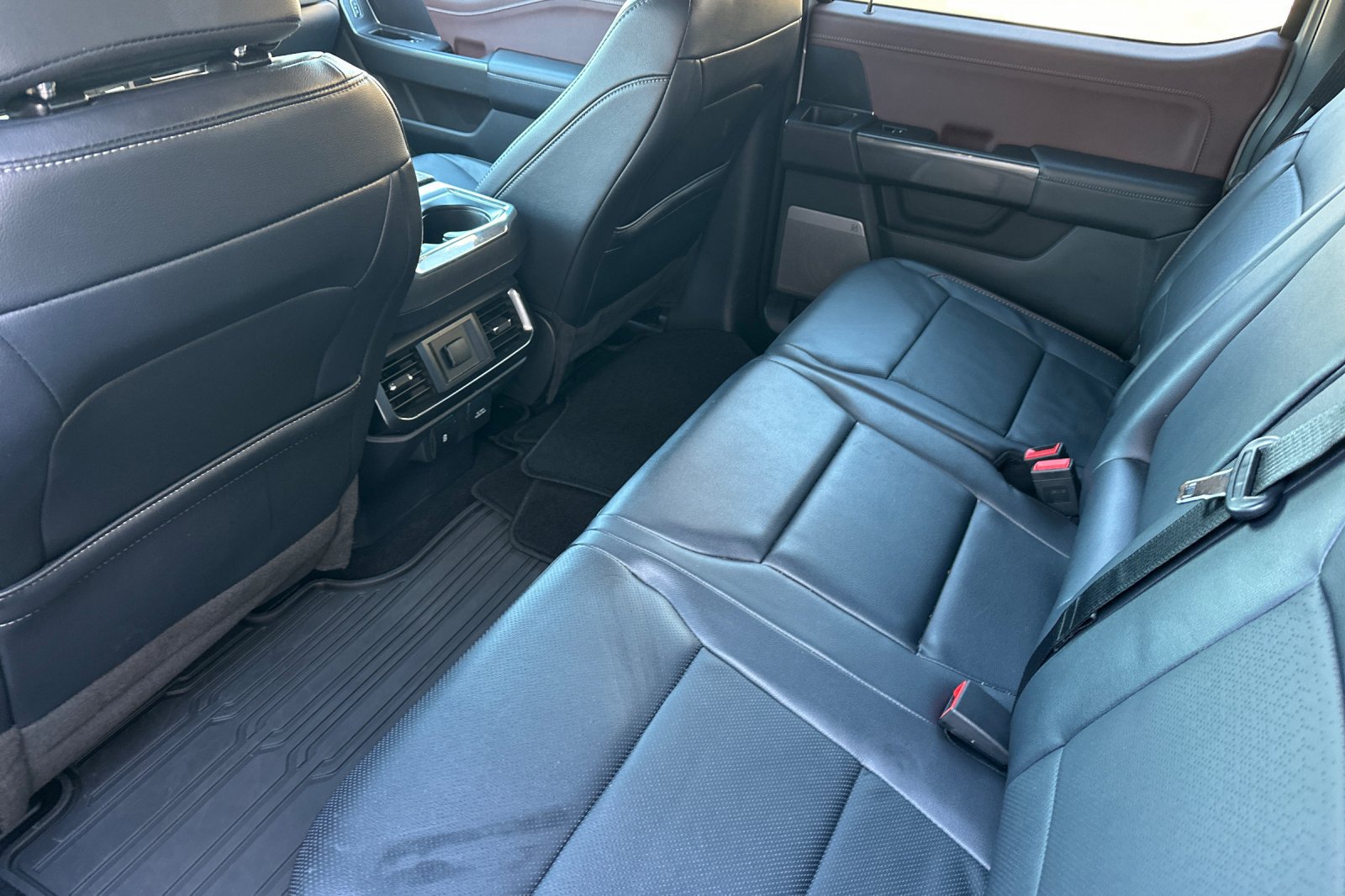 Used 2023 Ford F150 Lariat AWD/4WD image 4