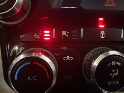 Used 2021 RAM 1500 Laramie image 17