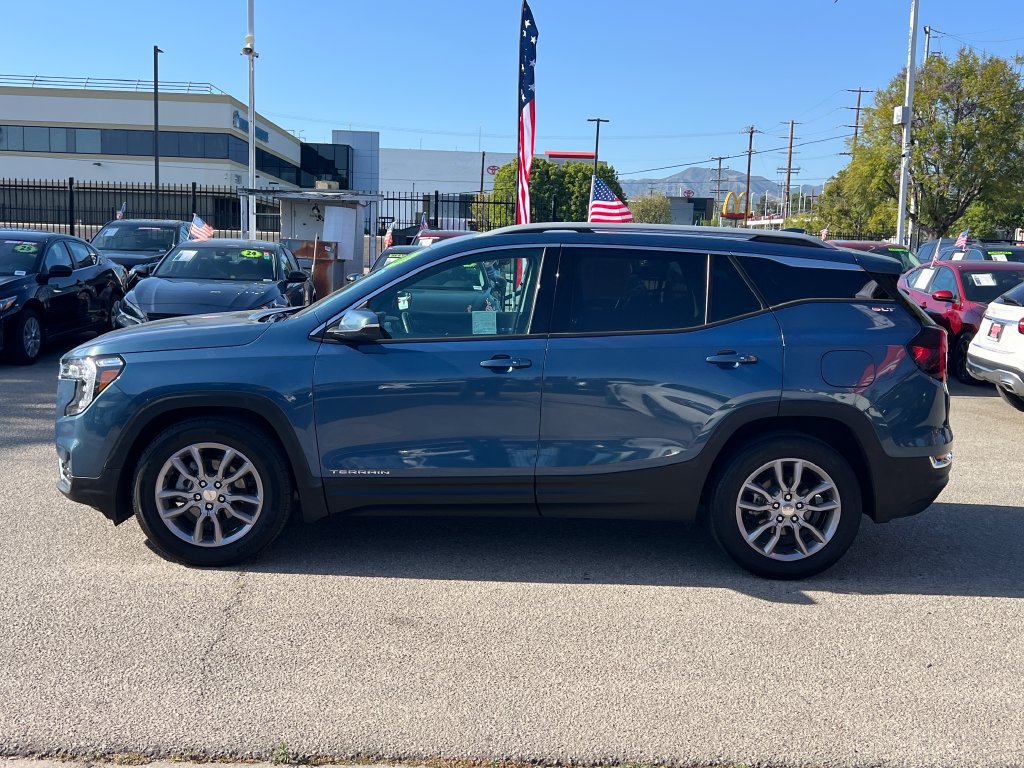 Used 2024 GMC Terrain SLT FWD image 3