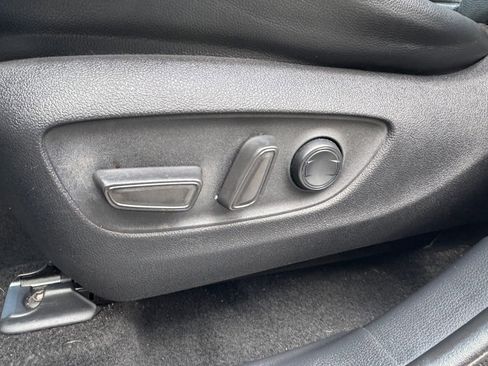 Used 2020 Toyota Highlander XLE image 30