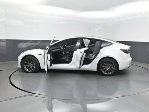 Used 2019 Tesla Model 3 Mid Range image 32