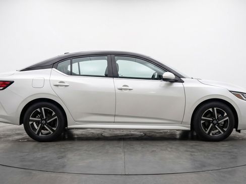 Used 2025 Nissan Sentra SV FWD image 11