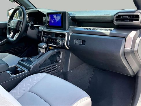 Used 2024 Toyota Tacoma SR5 AWD/4WD image 19