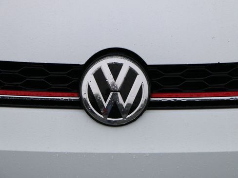 Used 2020 Volkswagen GTI SE FWD image 12