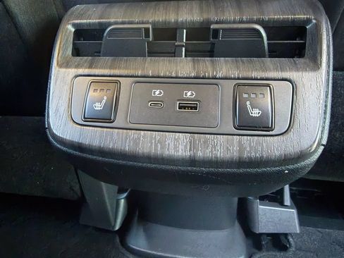 Used 2023 Nissan Ariya FWD image 20