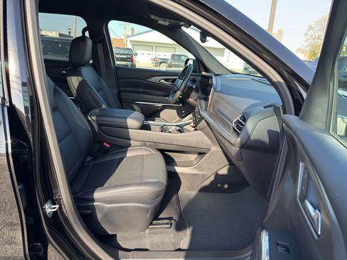 Used 2025 Chevrolet Traverse LT FWD image 56