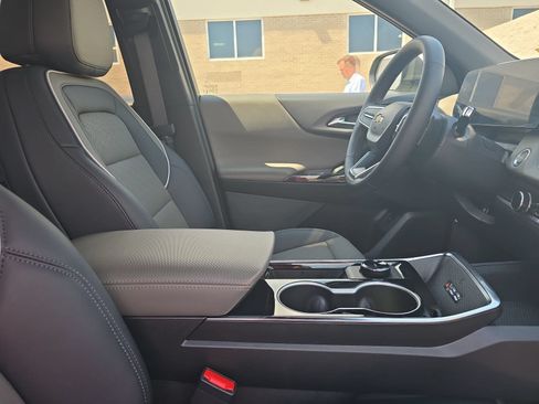 Used 2026 Chevrolet Equinox LT w/ Convenience Package II FWD image 10