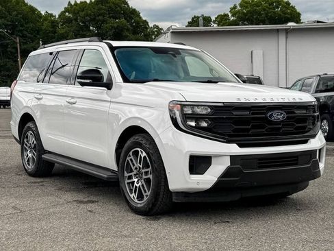 Used 2025 Ford Expedition Active AWD/4WD image 1