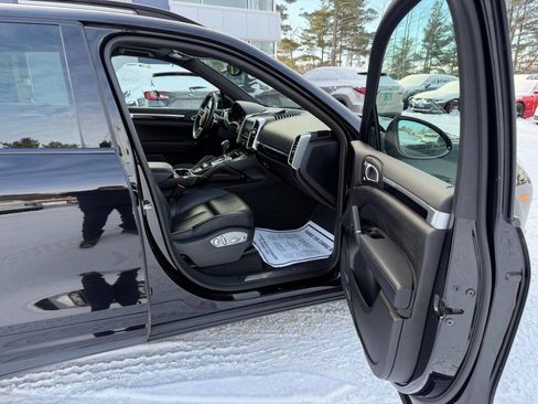 Used 2016 Porsche Cayenne S image 10