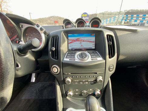 Used 2016 Nissan 370Z Touring RWD image 21