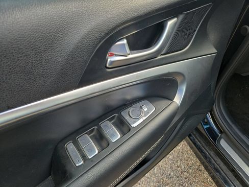 Used 2025 Genesis G70 2.5T AWD/4WD image 17
