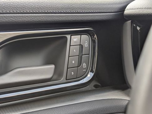 Certified 2026 Porsche Panamera 4 AWD/4WD image 31