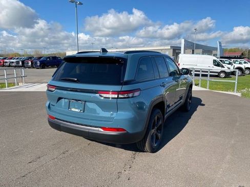 New 2026 Jeep Grand Cherokee Limited w/ Limited Altitude Package AWD/4WD image 3