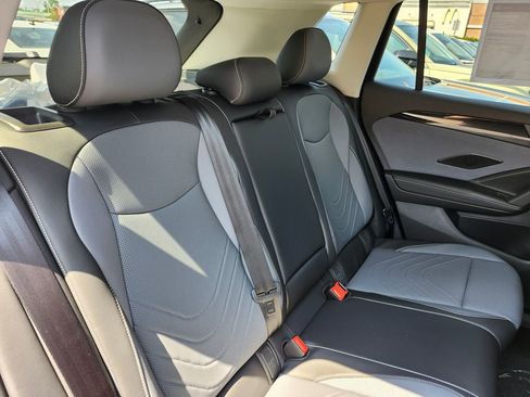 New 2025 Volkswagen Tiguan SE image 15