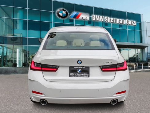 Used 2025 BMW 330i Sedan w/ Premium Package image 5