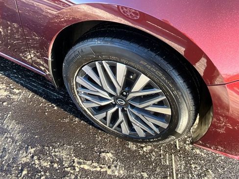 Used 2024 Nissan Altima 2.5 SV image 12