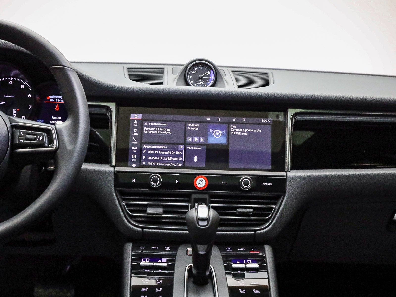 Certified 2025 Porsche Macan AWD/4WD image 13