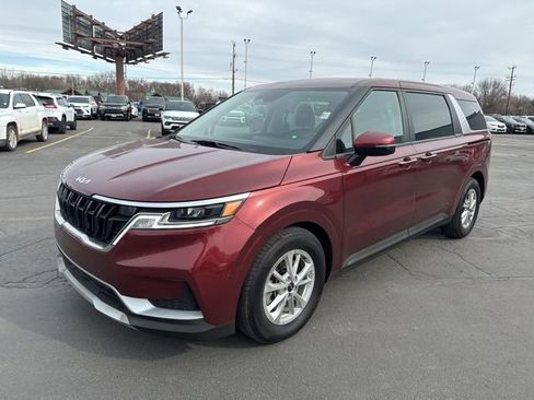 Used 2024 Kia Carnival LX image 4