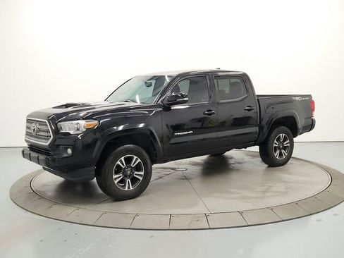Used 2017 Toyota Tacoma TRD Sport w/ Tow Package image 3