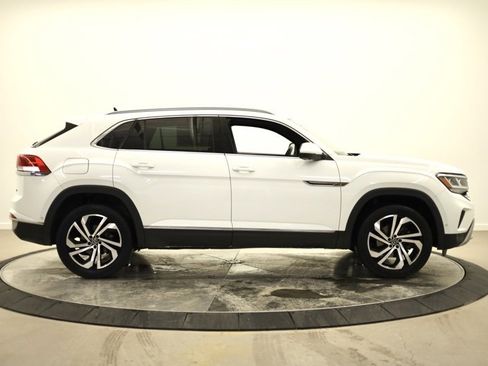 Used 2020 Volkswagen Atlas Cross Sport SEL Premium image 2