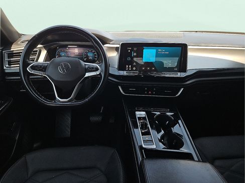 Used 2024 Volkswagen Atlas Cross Sport SE FWD image 11
