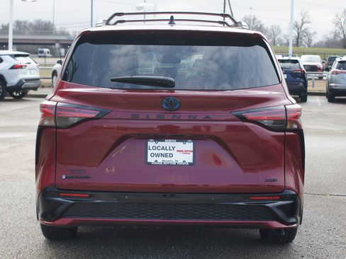 Used 2025 Toyota Sienna XSE w/ XSE Plus Package image 3