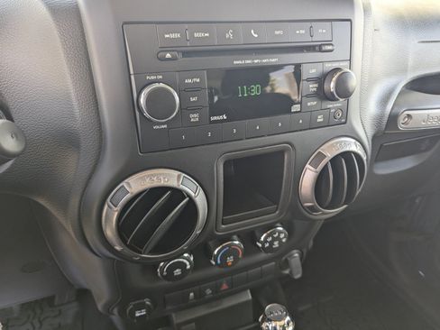 Used 2017 Jeep Wrangler Sport AWD/4WD image 15
