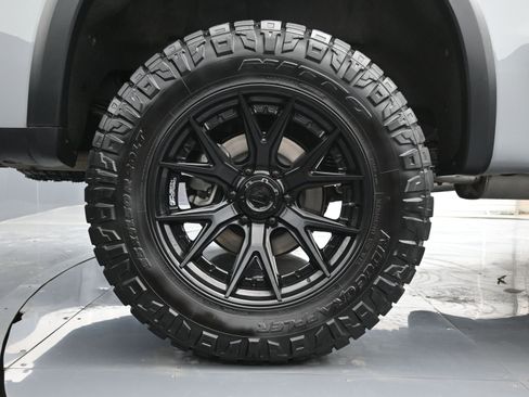 Used 2024 Chevrolet Silverado 1500 ZR2 w/ Technology Package image 17