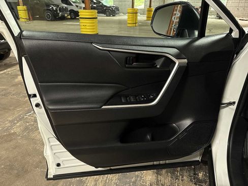 Used 2023 Toyota RAV4 LE AWD/4WD image 29