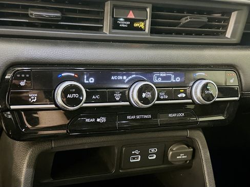 Used 2025 Honda Pilot Touring image 24