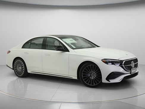 New 2026 Mercedes-Benz E 450 4MATIC Sedan image 1