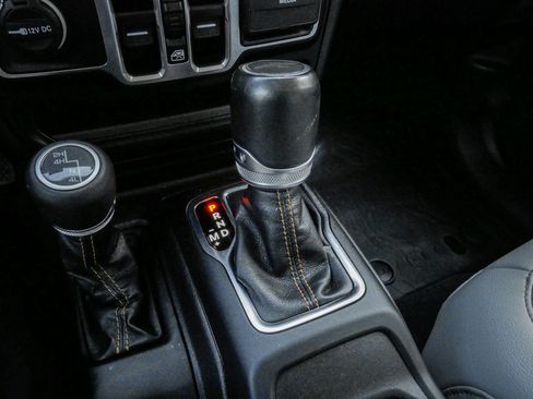 Used 2023 Jeep Gladiator Overland AWD/4WD image 27