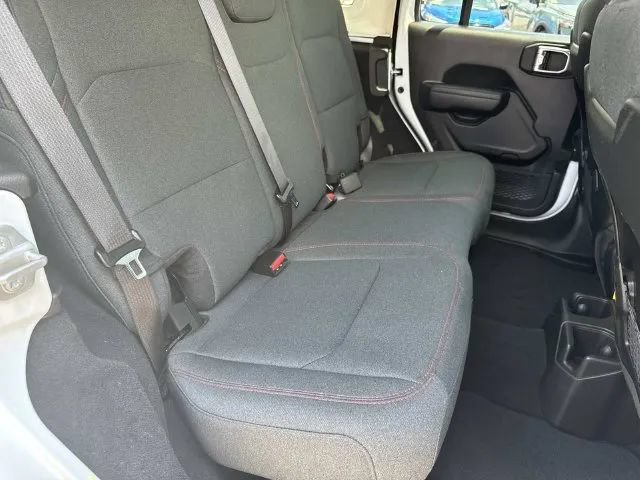Used 2025 Jeep Wrangler Unlimited Rubicon AWD/4WD image 24