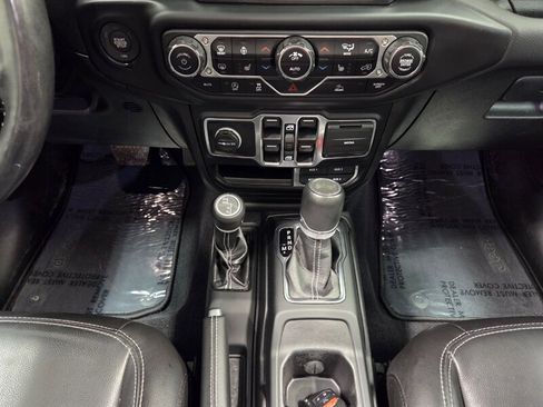 Used 2022 Jeep Wrangler Unlimited Sahara w/ LED Lighting Group AWD/4WD image 25