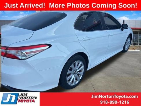 Used 2020 Toyota Camry LE image 5