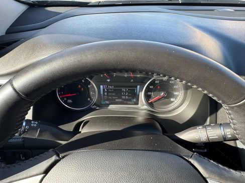 Used 2017 GMC Acadia SLT image 16