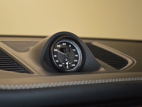 Used 2025 Porsche Macan image 25