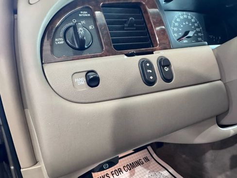 Used 2002 Lincoln Town Car Executive image 26