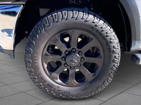 Used 2018 RAM 2500 Tradesman w/ Chrome Appearance Group image 10