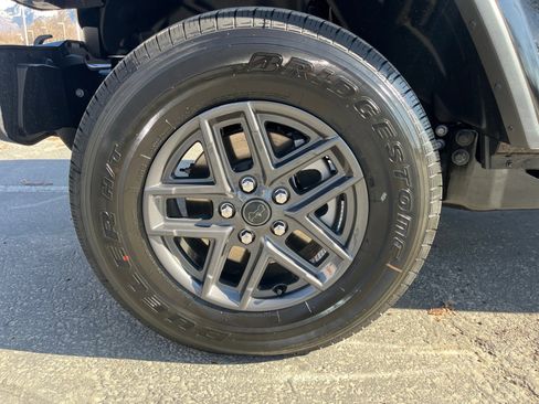 New 2026 Jeep Gladiator Sport image 10