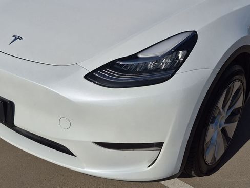 Used 2023 Tesla Model Y Long Range AWD/4WD image 10
