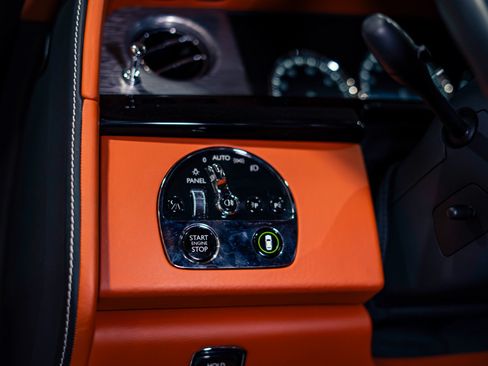 Used 2018 Rolls-Royce Phantom Sedan RWD image 36