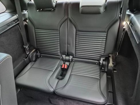 Certified 2025 Land Rover Discovery S AWD/4WD image 21